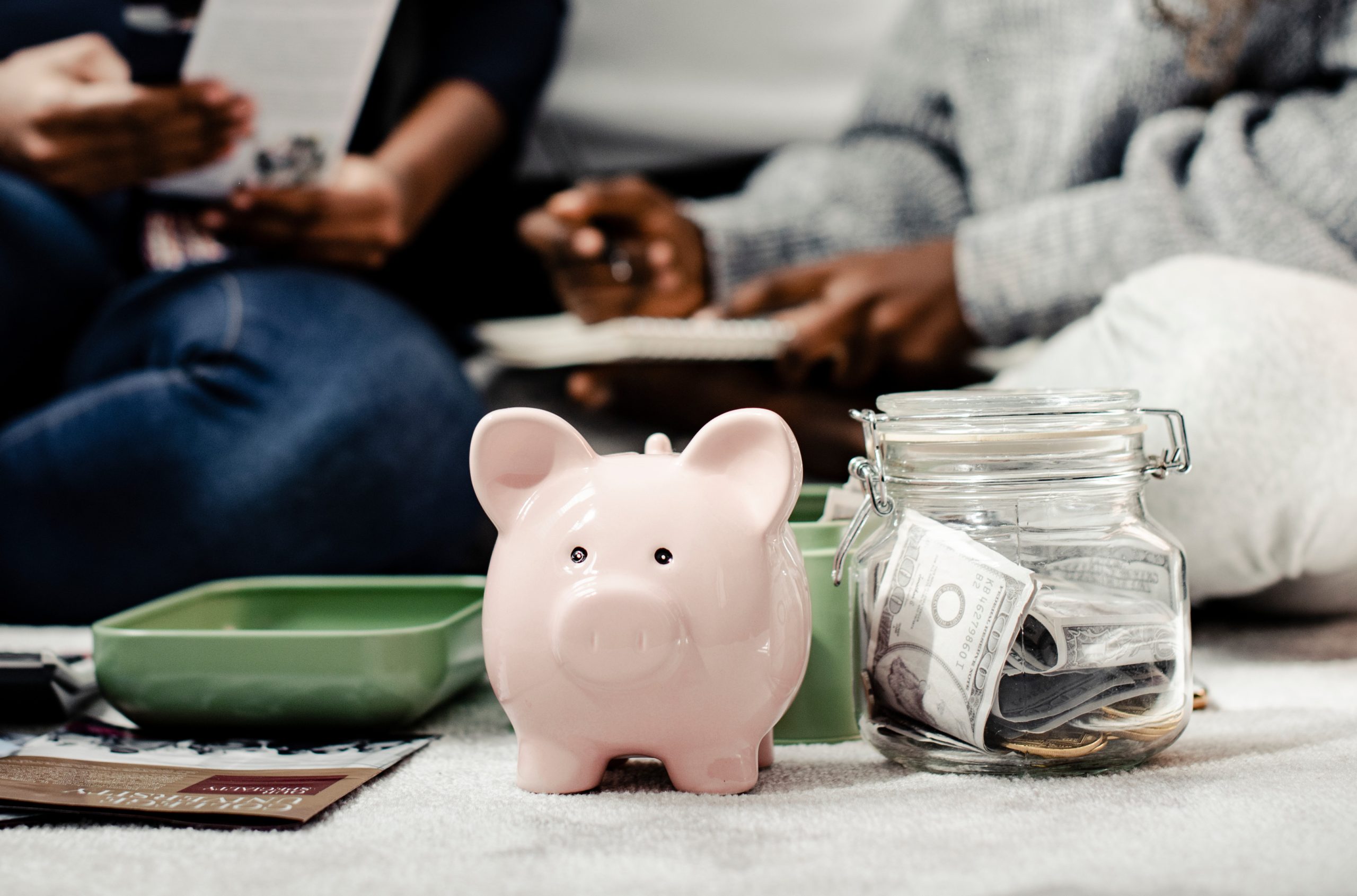 mother-teaching-her-daughter-about-savings(1)